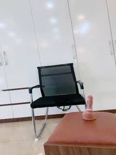 吹小泡泡_极品御姐小少妇，丝袜高跟站立一字马展示